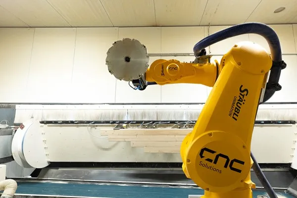 robot frezen hout tuinhuis